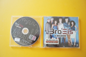 BroSis I believe (Maxi CD)