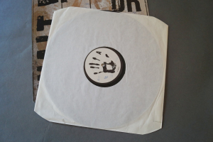 DR Robert (Howard) & Kym Mazelle Wait (Vinyl Maxi Single)