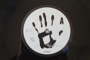 DR Robert (Howard) & Kym Mazelle Wait (Vinyl Maxi Single)