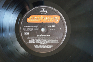 Vitamin Z Sharp Stone Rain (Vinyl LP)