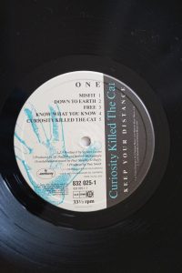 Curiosity Killed the Cat Keep your Distance (Vinyl LP)