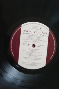 Paul Young Between two Fires (Vinyl LP)