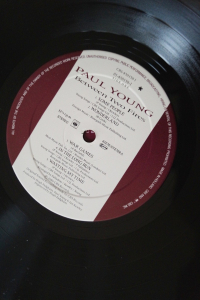 Paul Young Between two Fires (Vinyl LP)