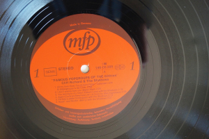 Cliff Richard / The Shadows Famous Popgroups of the 60s (Vinyl 2LP)